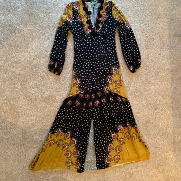 FARM Rio Dresses & Skirts - FARM Rio Black and Mustard Rose-Print Dress with Black Trim